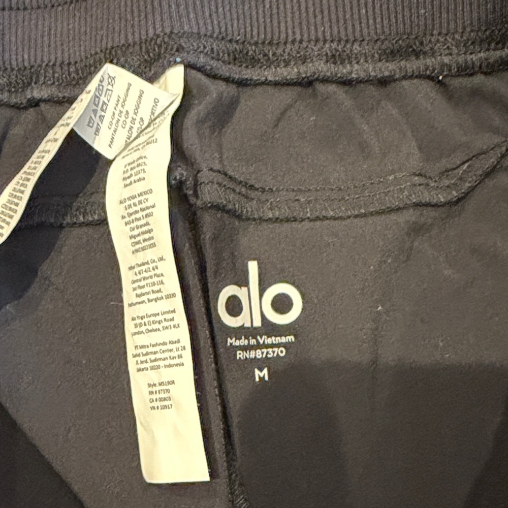 Alo Black Co-Op Pant (Long) - Picture 3 of 4